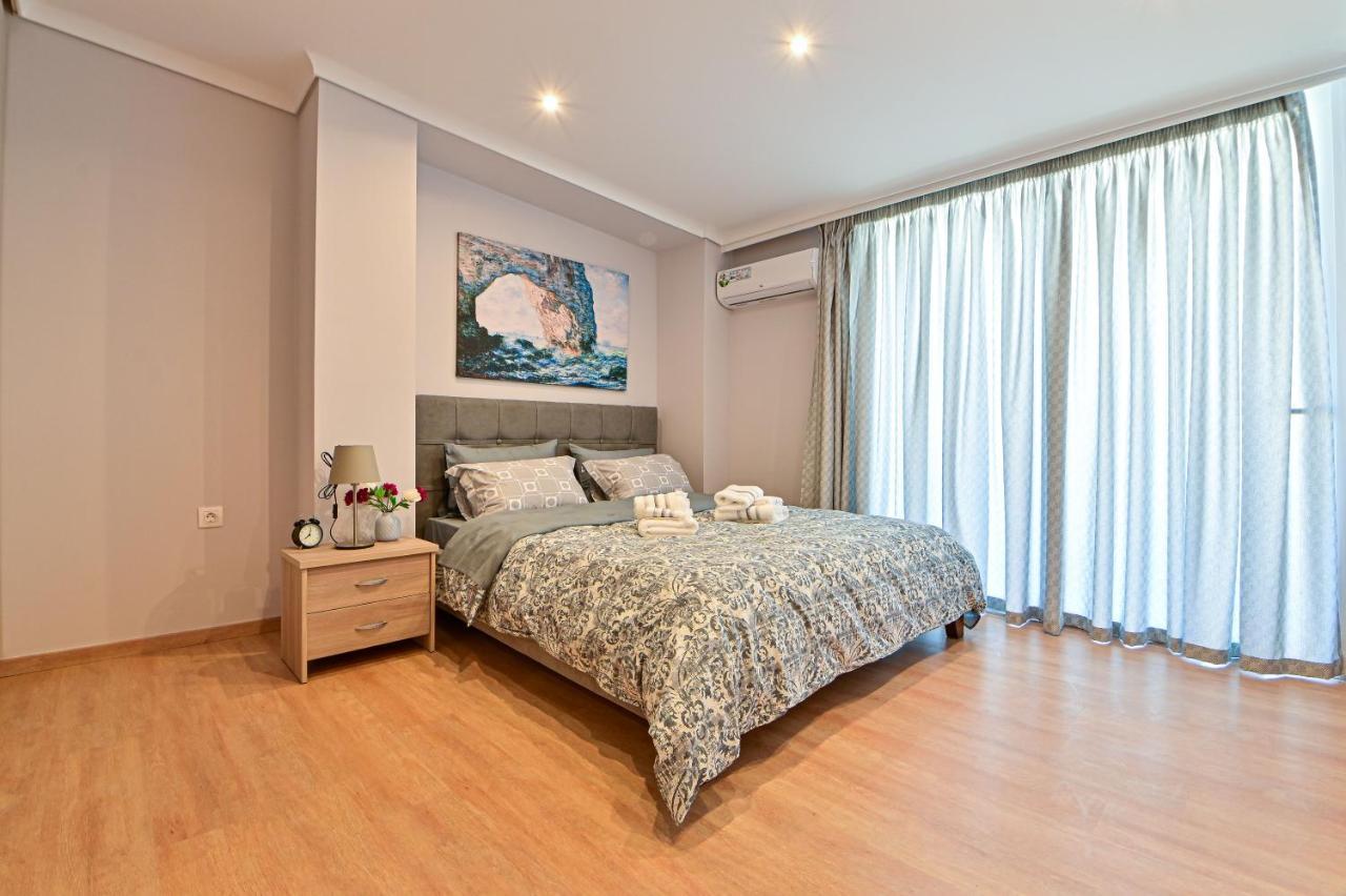 Charming Apartment With A Sea View Terrace พีเรียส ภายนอก รูปภาพ