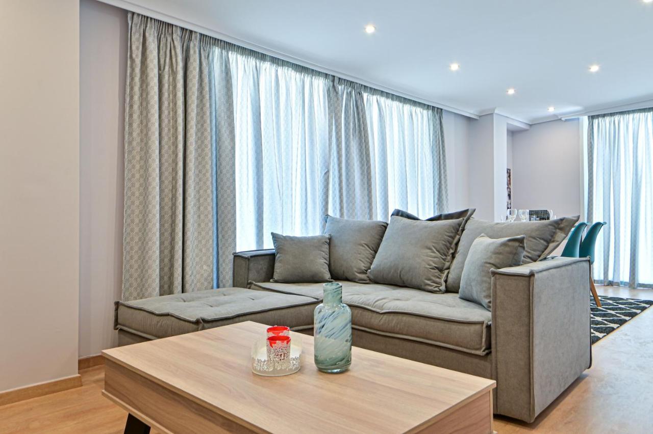 Charming Apartment With A Sea View Terrace พีเรียส ภายนอก รูปภาพ