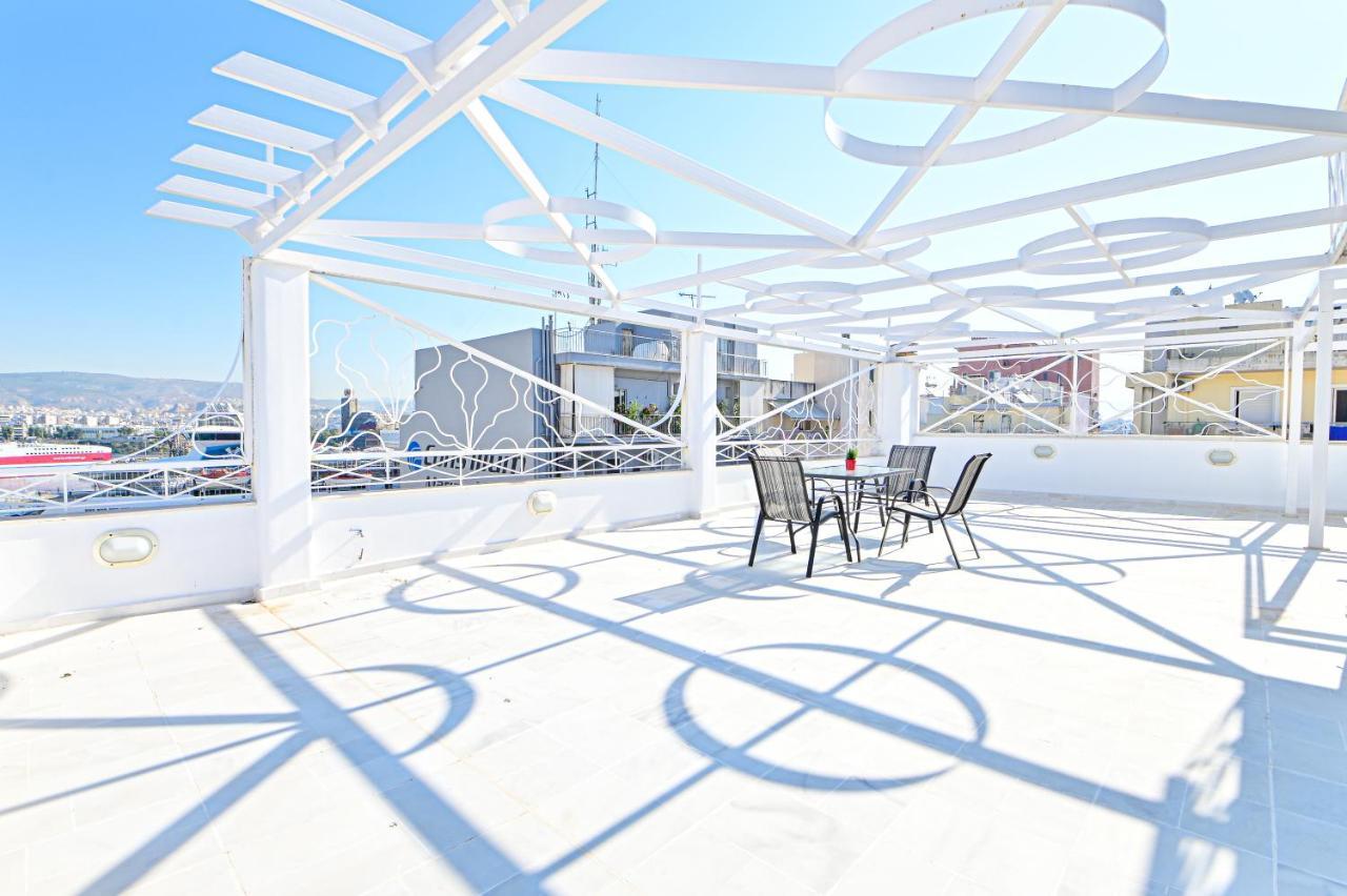 Charming Apartment With A Sea View Terrace พีเรียส ภายนอก รูปภาพ